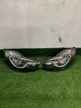 Laden Sie das Bild in den Galerie-Viewer, Frontscheinwerfer Hyundai Ix20 20102015 Ein Satz Scheinwerfer Headlight SCH1120916719oe