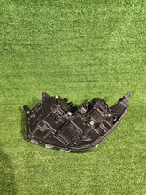 Laden Sie das Bild in den Galerie-Viewer, Frontscheinwerfer Ssangyong Tivoli 8310235B00 Rechts Scheinwerfer Headlight SCH1122674759ee