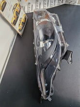 Laden Sie das Bild in den Galerie-Viewer, Frontscheinwerfer Toyota Yaris K0-6EU Rechts Scheinwerfer Headlight SCH1126207020dt