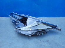 Laden Sie das Bild in den Galerie-Viewer, Frontscheinwerfer Toyota Corolla 81150-02S70 Links Scheinwerfer Headlight SCH1176237061oy