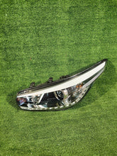 Laden Sie das Bild in den Galerie-Viewer, Frontscheinwerfer Kia Ceed 92101A2260 Links Scheinwerfer Headlight SCH1179891043gf
