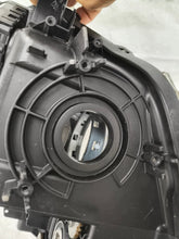 Laden Sie das Bild in den Galerie-Viewer, Frontscheinwerfer Mitsubishi Pajero IV 100-67018 Xenon Rechts Headlight SCH1188273626ji