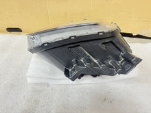 Laden Sie das Bild in den Galerie-Viewer, Frontscheinwerfer Kia I E-92202J2 Rechts Scheinwerfer Headlight SCH1199092204kp