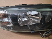 Load image into Gallery viewer, Frontscheinwerfer Volvo V70 S60 8693656 Xenon Ein Satz Scheinwerfer Headlight SCH1203920263xt
