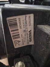 Load image into Gallery viewer, Frontscheinwerfer Volvo V70 S60 8693656 Xenon Ein Satz Scheinwerfer Headlight SCH1203920263xt