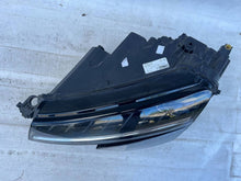 Laden Sie das Bild in den Galerie-Viewer, Frontscheinwerfer Skoda Karoq 57B941015D Links Scheinwerfer Headlight SCH1204636556ev