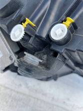 Laden Sie das Bild in den Galerie-Viewer, Frontscheinwerfer Skoda Karoq 57B941015D Links Scheinwerfer Headlight SCH1204636556ev