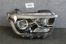 Laden Sie das Bild in den Galerie-Viewer, Frontscheinwerfer Hyundai H1 92102-4H610 Rechts Scheinwerfer Headlight SCH1230385713jm