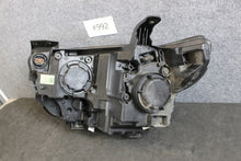 Laden Sie das Bild in den Galerie-Viewer, Frontscheinwerfer Hyundai H1 92102-4H610 Rechts Scheinwerfer Headlight SCH1230385713jm