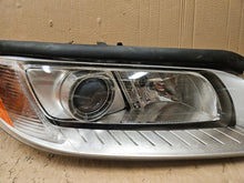 Laden Sie das Bild in den Galerie-Viewer, Frontscheinwerfer Volvo Xc70 31214348 Rechts Scheinwerfer Headlight SCH1237670569ya