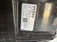 Load image into Gallery viewer, Frontscheinwerfer Volvo Xc90 32450063KOD Rechts Scheinwerfer Headlight SCH1241732646cb