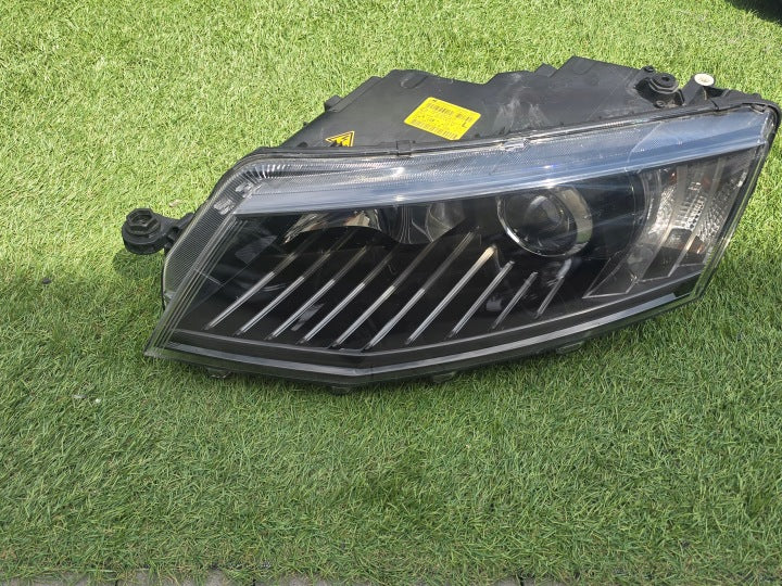 Frontscheinwerfer Skoda Octavia III 5E1941015B Xenon Links Headlight SCH1243656066nf