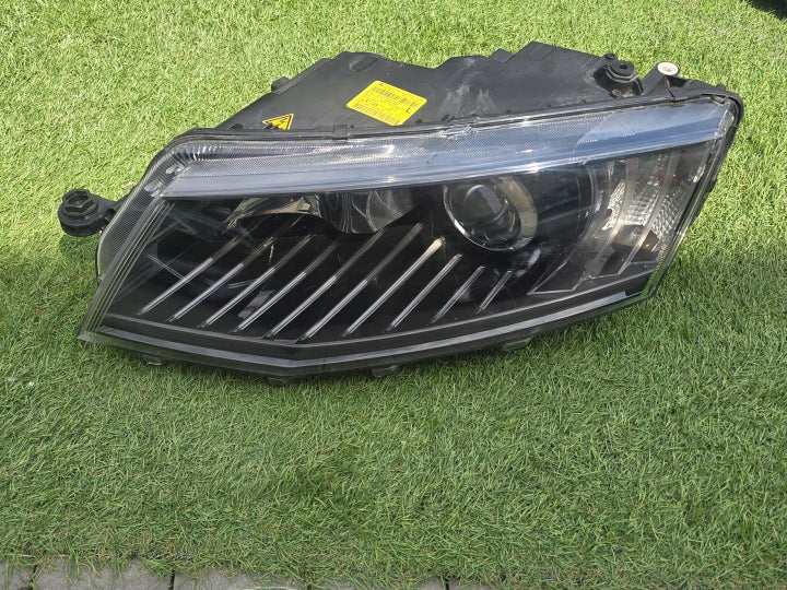 Frontscheinwerfer Skoda Octavia III 5E1941015B Xenon Links Headlight SCH1243656066nf