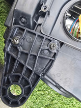 Laden Sie das Bild in den Galerie-Viewer, Frontscheinwerfer Skoda Octavia III 5E1941015B Xenon Links Headlight SCH1243656066nf