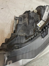 Laden Sie das Bild in den Galerie-Viewer, Frontscheinwerfer BMW 3 F34 7285683 Xenon Links Scheinwerfer Headlight SCH1246110603nj