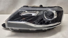 Laden Sie das Bild in den Galerie-Viewer, Frontscheinwerfer Skoda Rapid 5JB941015C Links Scheinwerfer Headlight SCH1254257360co