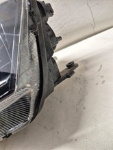 Laden Sie das Bild in den Galerie-Viewer, Frontscheinwerfer Skoda Rapid 5JB941015C Links Scheinwerfer Headlight SCH1254257360co