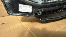 Load image into Gallery viewer, Frontscheinwerfer Hyundai I30 G4921-13010 Links Scheinwerfer Headlight SCH1286090292jj