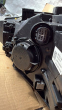 Load image into Gallery viewer, Frontscheinwerfer Hyundai I30 G4921-13010 Links Scheinwerfer Headlight SCH1286090292jj
