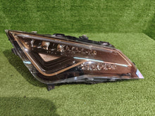 Laden Sie das Bild in den Galerie-Viewer, Frontscheinwerfer Seat Leon CSC34422 Rechts Scheinwerfer Headlight SCH1288676866tj