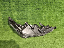 Laden Sie das Bild in den Galerie-Viewer, Frontscheinwerfer Toyota Corolla 8115002L50 Links Scheinwerfer Headlight SCH1294643104ru
