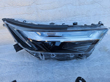 Load image into Gallery viewer, Frontscheinwerfer Toyota V 2410010323 Ein Stück (Rechts oder Links) Headlight SCH1302762977an