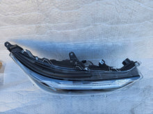 Load image into Gallery viewer, Frontscheinwerfer Toyota V 2410010323 Ein Stück (Rechts oder Links) Headlight SCH1302762977an