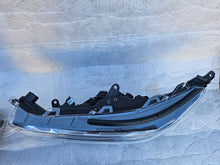 Load image into Gallery viewer, Frontscheinwerfer Toyota V 2410010323 Ein Stück (Rechts oder Links) Headlight SCH1302762977an