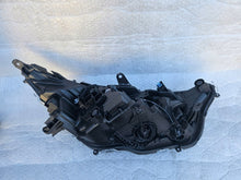 Load image into Gallery viewer, Frontscheinwerfer Toyota V 2410010323 Ein Stück (Rechts oder Links) Headlight SCH1302762977an