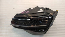 Laden Sie das Bild in den Galerie-Viewer, Frontscheinwerfer Skoda Karoq 57B941015B Links Scheinwerfer Headlight SCH1305526843tc