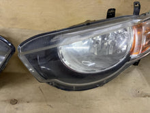 Laden Sie das Bild in den Galerie-Viewer, Frontscheinwerfer Mitsubishi Colt VI 8301B179 Ein Satz Scheinwerfer Headlight SCH1307938919cw