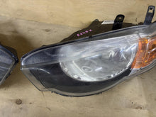 Laden Sie das Bild in den Galerie-Viewer, Frontscheinwerfer Mitsubishi Colt VI 8301B179 Ein Satz Scheinwerfer Headlight SCH1307938919cw