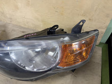Laden Sie das Bild in den Galerie-Viewer, Frontscheinwerfer Mitsubishi Colt VI 8301B179 Ein Satz Scheinwerfer Headlight SCH1307938919cw