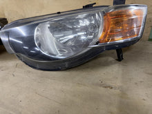 Laden Sie das Bild in den Galerie-Viewer, Frontscheinwerfer Mitsubishi Colt VI 8301B179 Ein Satz Scheinwerfer Headlight SCH1307938919cw