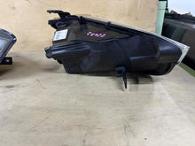 Laden Sie das Bild in den Galerie-Viewer, Frontscheinwerfer Mitsubishi Colt VI 8301B179 Ein Satz Scheinwerfer Headlight SCH1307938919cw
