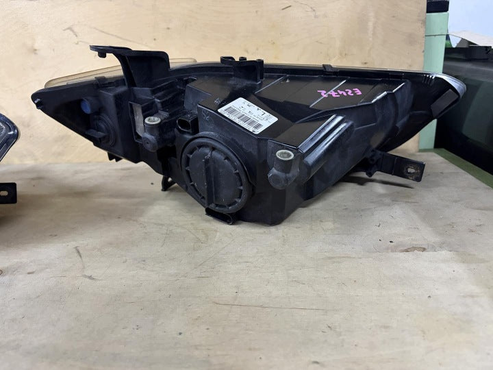 Frontscheinwerfer Mitsubishi Colt VI 8301B179 Ein Satz Scheinwerfer Headlight SCH1307938919cw
