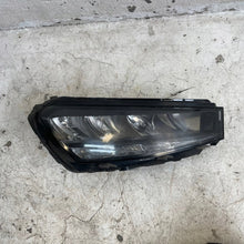 Laden Sie das Bild in den Galerie-Viewer, Frontscheinwerfer Skoda Fabia IV 6VB941016 Rechts Scheinwerfer Headlight SCH1320783738gu
