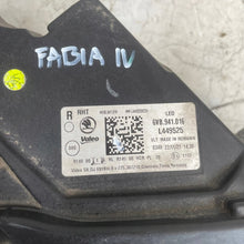 Laden Sie das Bild in den Galerie-Viewer, Frontscheinwerfer Skoda Fabia IV 6VB941016 Rechts Scheinwerfer Headlight SCH1320783738gu