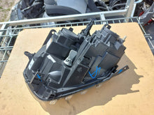 Load image into Gallery viewer, Frontscheinwerfer Dacia Duster 2017- Rechts Scheinwerfer Headlight SCH1322795794bo