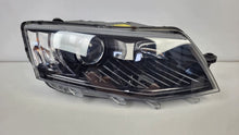 Load image into Gallery viewer, Frontscheinwerfer Skoda Octavia III 5E1941016B Xenon Rechts Headlight SCH1353304976aj
