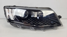 Load image into Gallery viewer, Frontscheinwerfer Skoda Octavia III 5E1941016B Xenon Rechts Headlight SCH1353304976aj