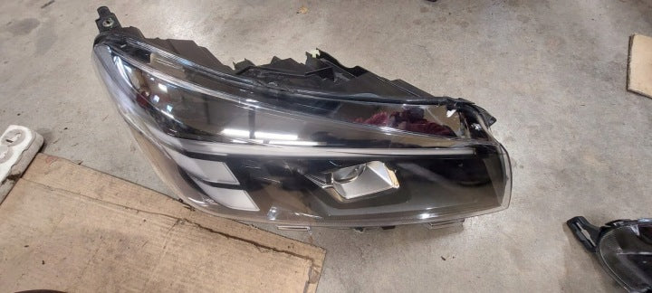 Frontscheinwerfer Opel Zafira C Vivaro 67651244 67651243 Links Headlight SCH1359900384ll