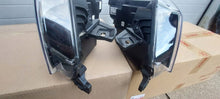 Laden Sie das Bild in den Galerie-Viewer, Frontscheinwerfer Opel Zafira C Vivaro 67651244 67651243 Links Headlight SCH1359900384ll