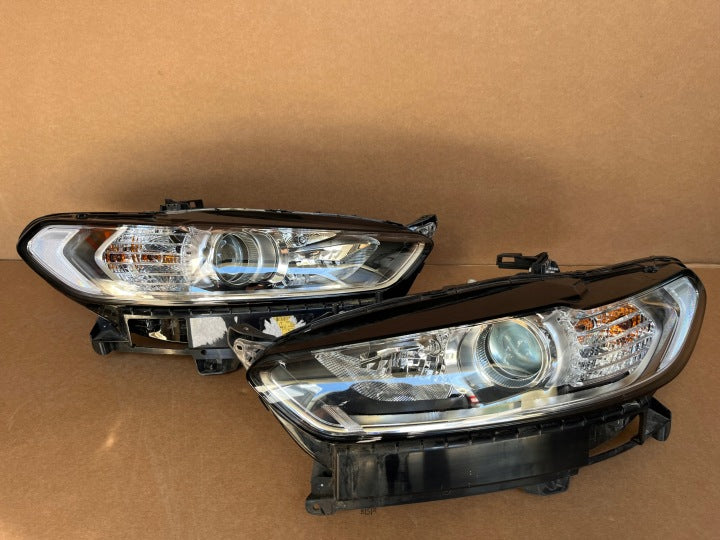 Frontscheinwerfer Ford Mondeo DS73-13W029-EC DS73-13W030-EA Ein Satz Headlight SCH1366568546ii