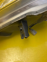 Laden Sie das Bild in den Galerie-Viewer, Frontscheinwerfer Suzuki Sx4 S-Cross 100-17735 Xenon Links Headlight SCH1403972296sm