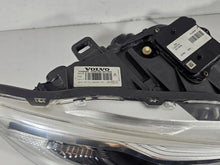 Laden Sie das Bild in den Galerie-Viewer, Frontscheinwerfer Volvo V60 31420254 Rechts Scheinwerfer Headlight SCH1406440836xn