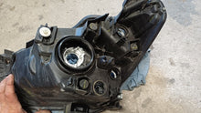 Load image into Gallery viewer, Frontscheinwerfer Mazda 2 Dj DSF32 Rechts Scheinwerfer Headlight SCH1478467108yj