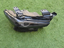 Laden Sie das Bild in den Galerie-Viewer, Frontscheinwerfer Mazda 3 BCJH51030 Rechts Scheinwerfer Headlight SCH1493537866vc