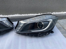 Laden Sie das Bild in den Galerie-Viewer, Frontscheinwerfer Mercedes-Benz W176 A1768202761 Ein Satz Scheinwerfer Headlight SCH1535017270lx