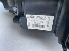 Laden Sie das Bild in den Galerie-Viewer, Frontscheinwerfer Mercedes-Benz W176 A1768202761 Ein Satz Scheinwerfer Headlight SCH1535017270lx